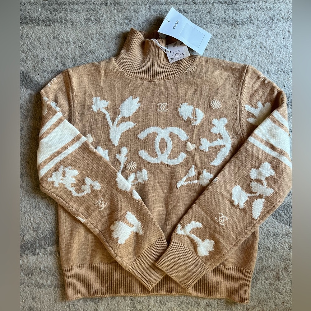 Chanel 25P Coco Neige Beige CC 100% Wool Sweater FR 36